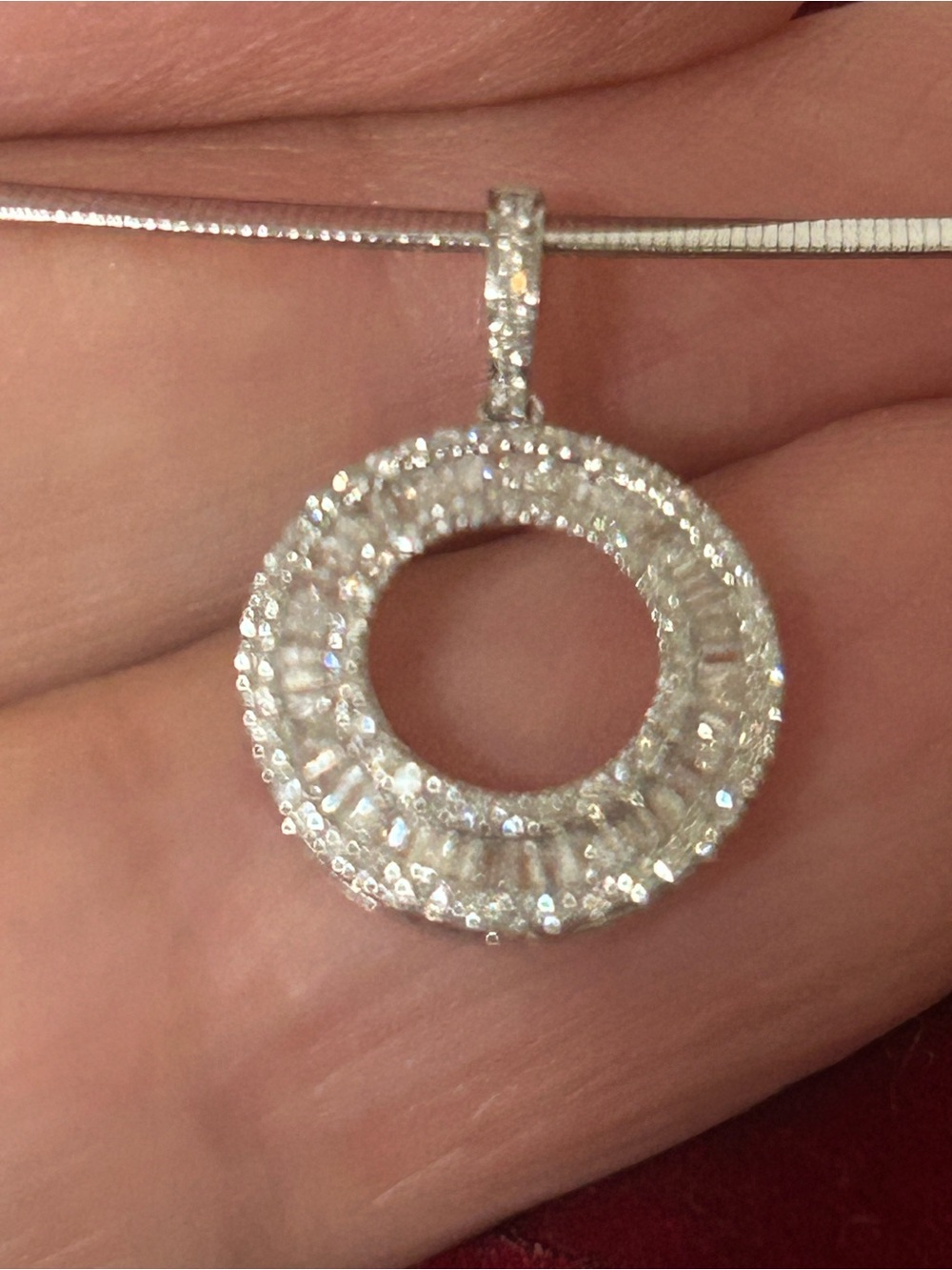 18K White Gold Natural Diamond Circle Pendant Necklace – 18”